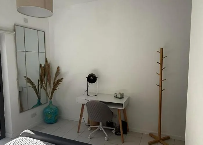 Happy Hive Homestay *